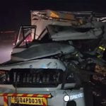 ചരക്ക് ലോറി മിനിട്രക്കുമായി കൂട്ടിയിടിച്ച് അപകടം; സ്ത്രീകളും കുട്ടികളുമടക്കം എട്ടു പേര് മരിച്ചു