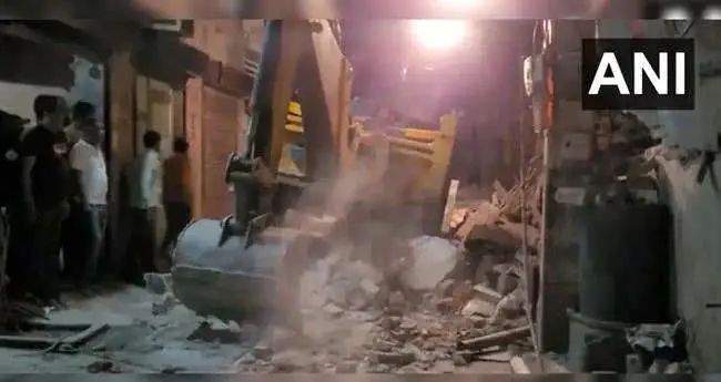 ശ്മശാനത്തിന്‍റെ മതില്‍ തകര്‍ന്ന് നാലുപേര്‍ക്ക് ദാരുണാന്ത്യം