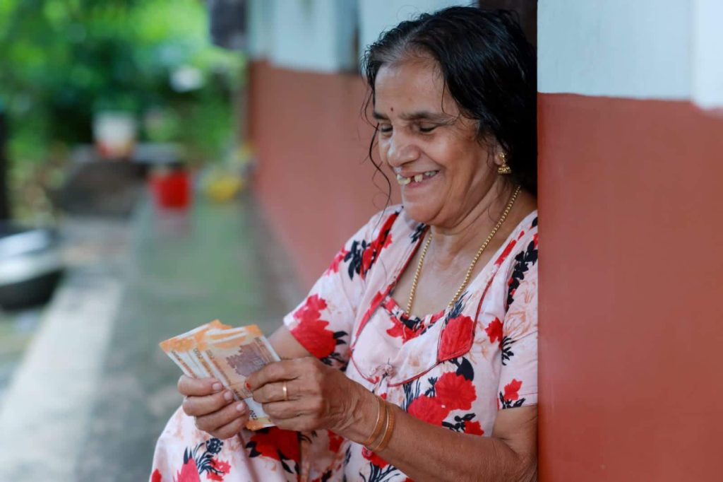 ക്ഷേമ പെൻഷൻ രണ്ട് ഗഡു കൂടി അനുവദിച്ചു; ചൊവ്വാഴ്ച മുതൽ വിതരണം