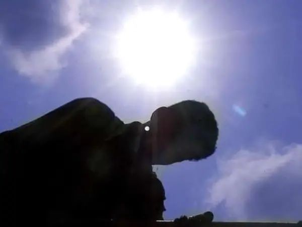 തൊഴിലാളികള്‍ക്ക് ഉച്ചയ്ക്ക് 12 മുതല്‍ 3 വരെ വിശ്രമം നല്‍കാൻ നിര്‍ദേശം