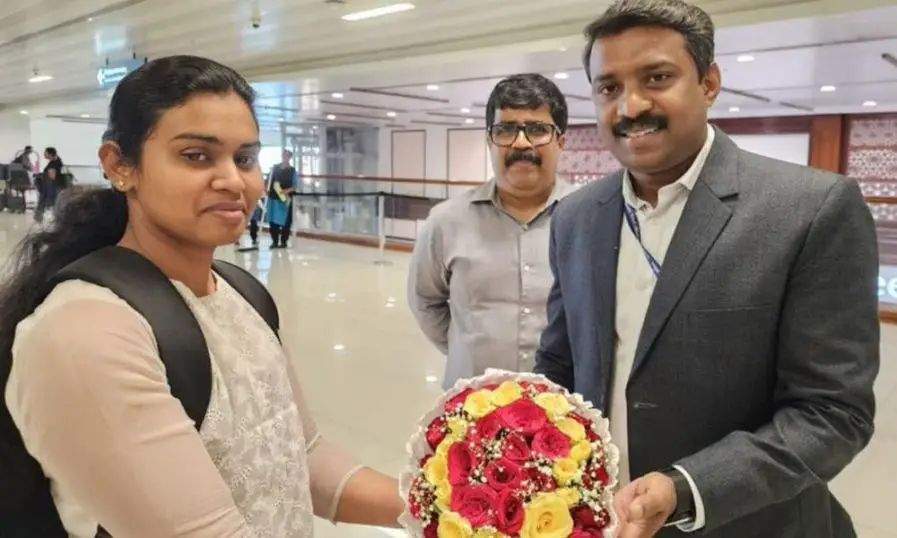 ഇറാന് പിടിച്ചെടുത്ത ചരക്കു കപ്പലിലെ മലയാളി യുവതി തിരിച്ചത്തി