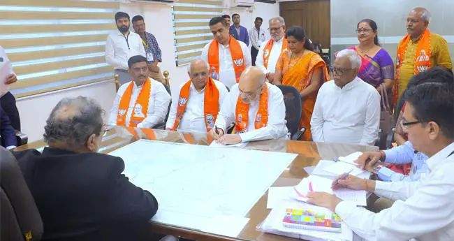 അമിത് ഷാ നാമനിര്‍ദേശ പത്രിക സമര്‍പ്പിച്ചു