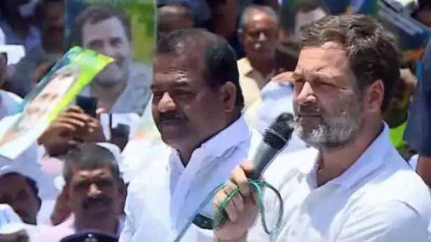 രാഹുല് ഗാന്ധി വയനാട്ടില്; സുല്ത്താൻ ബത്തേരിയില് റോഡ് ഷോ