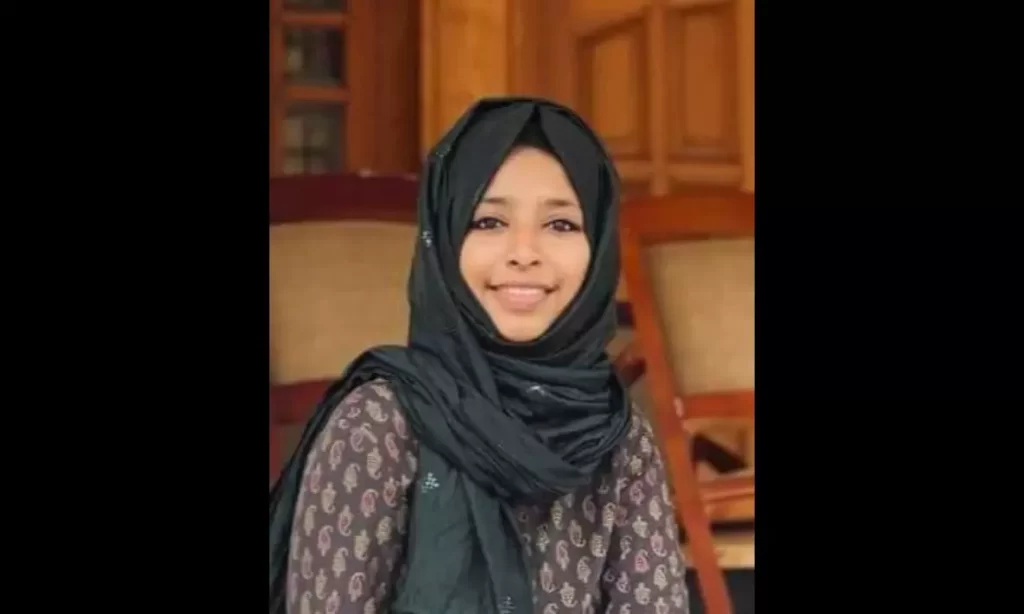 സ്‌കൂട്ടര്‍ താഴ്ചയിലേക്ക് മറിഞ്ഞ് മെഡിക്കല്‍ വിദ്യാര്‍ഥിനി മരിച്ചു