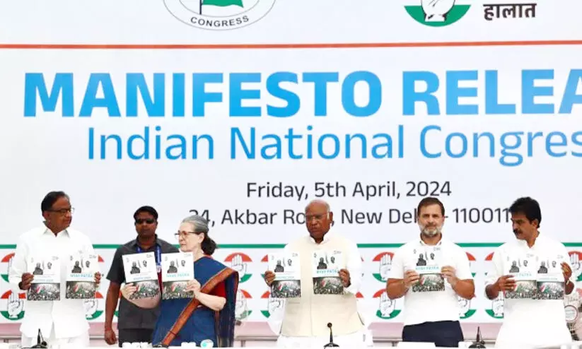 ജാതി സെന്സസ് നടപ്പാക്കും, ജമ്മു കശ്മീരിന് സംസ്ഥാന പദവി നല്കും; കോണ്ഗ്രസ് പ്രകടനപത്രിക പുറത്തിറക്കി