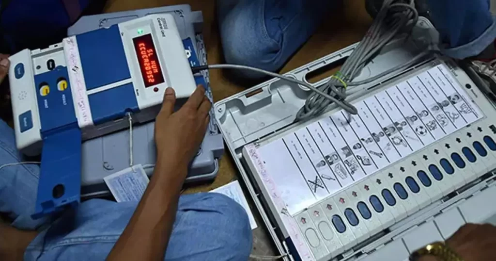 ഇലക്ട്രോണിക് വോട്ടിംഗ് മെഷീന്‍ തട്ടിപ്പാണെന്ന് വ്യാജ പ്രചാരണം നടത്തി; സംസ്ഥാനത്ത് 12 പേര്‍ക്കെതിരെ കേസ്, കര്‍ശന നടപടിയെന്ന് തിരഞ്ഞെടുപ്പ് കമ്മീഷന്‍