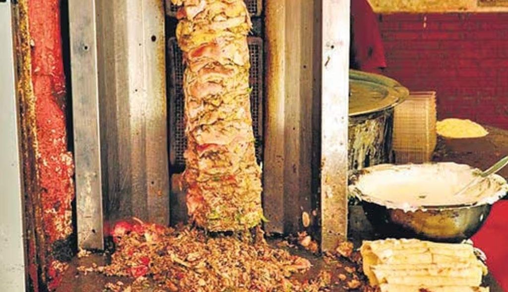 പഴകിയ ഭക്ഷ്യവസ്തുക്കള് പിടികൂടിയതിനെ തുടര്ന്ന് ഹോട്ടല് പൂട്ടിച്ചു