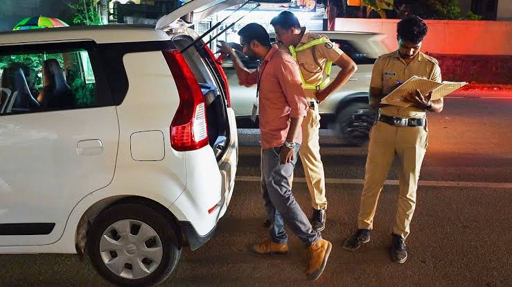 രേഖകളില്ലാതെ കടത്തിയ 16 ലക്ഷം രൂപ പിടികൂടി