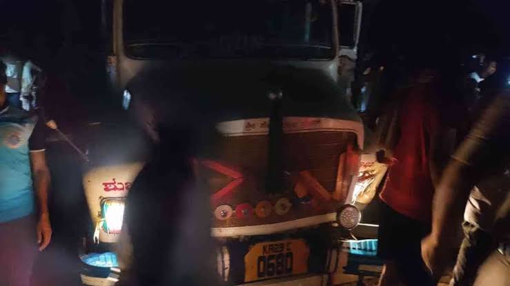 ട്രക്ക് മറിഞ്ഞ് അഞ്ച് തൊഴിലാളികൾക്ക് ദാരുണാന്ത്യം