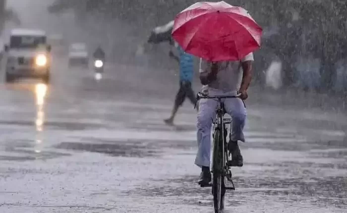 കൊടും ചൂടിൽ ആശ്വാസമായി മഴമുന്നറിയിപ്പ്; അടുത്ത 3 മണിക്കൂറില്‍ 2 ജില്ലകളില്‍ മഴയെത്തും