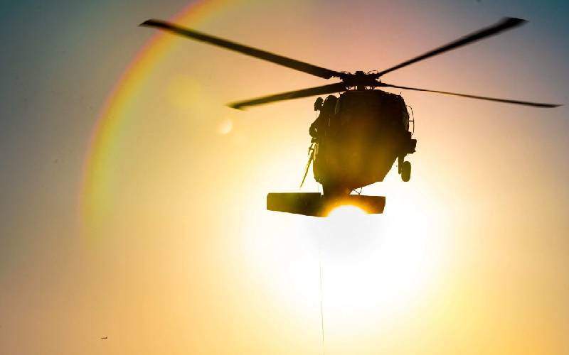 സൈനിക ഹെലികോപ്റ്ററുകൾ കൂട്ടിയിടിച്ചു; ഒരു മരണം, ഏഴ് പേരെ കാണാതായി