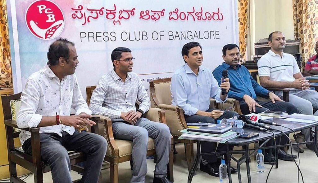 വോട്ടെടുപ്പ് ദിവസം അവധി നൽകാത്ത സ്ഥാപനങ്ങൾക്കെതിരെ നടപടി