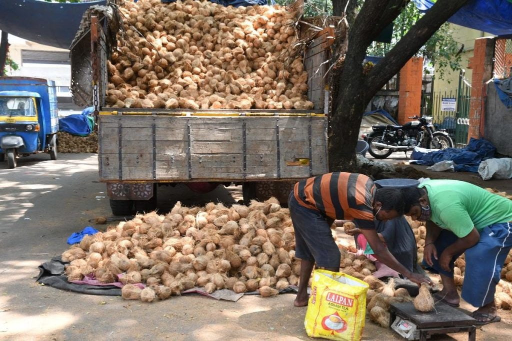 ബെംഗളൂരുവിൽ തേങ്ങയുടെ വിലയിൽ വർധനവ്