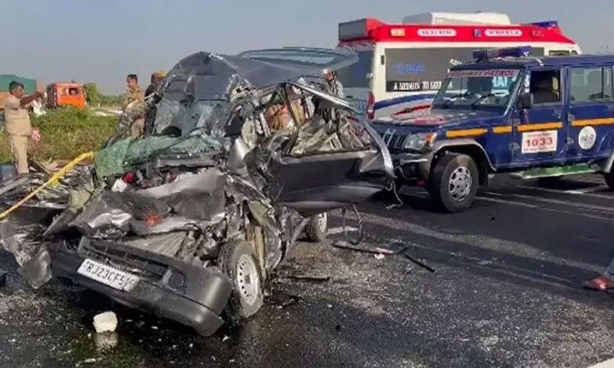 കാര്‍ അപകടത്തില്‍ ഒരു കുടുംബത്തിലെ ആറ് പേര്‍ മരിച്ചു