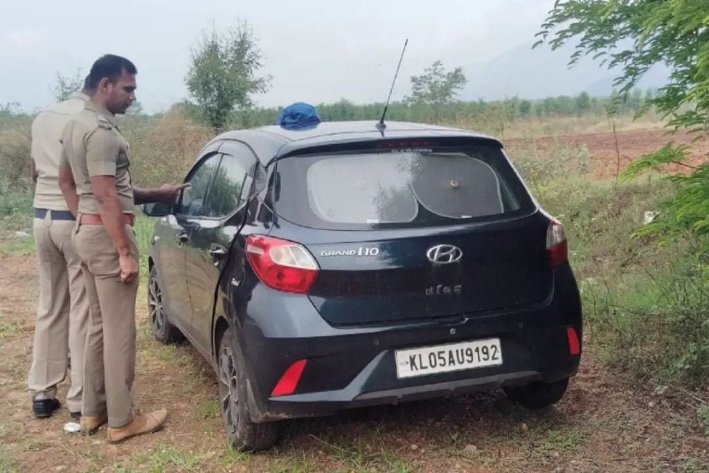 കമ്പത്ത് കാറിനുള്ളില് മൂന്നുപേരുടെ മൃതദേഹങ്ങള്; മരിച്ചത് മലയാളികൾ