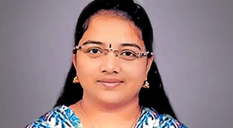 ലാപ്ടോപ് ചാര്ജ് ചെയ്യുന്നതിനിടെ ഡോക്ടര് ഷോക്കേറ്റ് മരിച്ചു