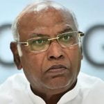 മല്ലികാര്‍ജുന്‍ ഖാര്‍ഖെ സഞ്ചരിച്ച ഹെലികോപ്റ്ററില്‍ തിരഞ്ഞെടുപ്പ് കമ്മീഷന്റെ പരിശോധന