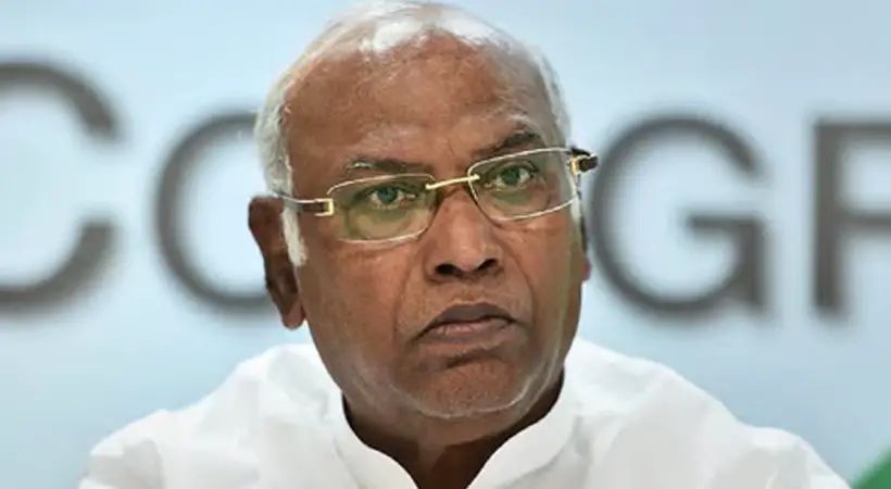 മല്ലികാര്ജുന് ഖാര്ഖെ സഞ്ചരിച്ച ഹെലികോപ്റ്ററില് തിരഞ്ഞെടുപ്പ് കമ്മീഷന്റെ പരിശോധന