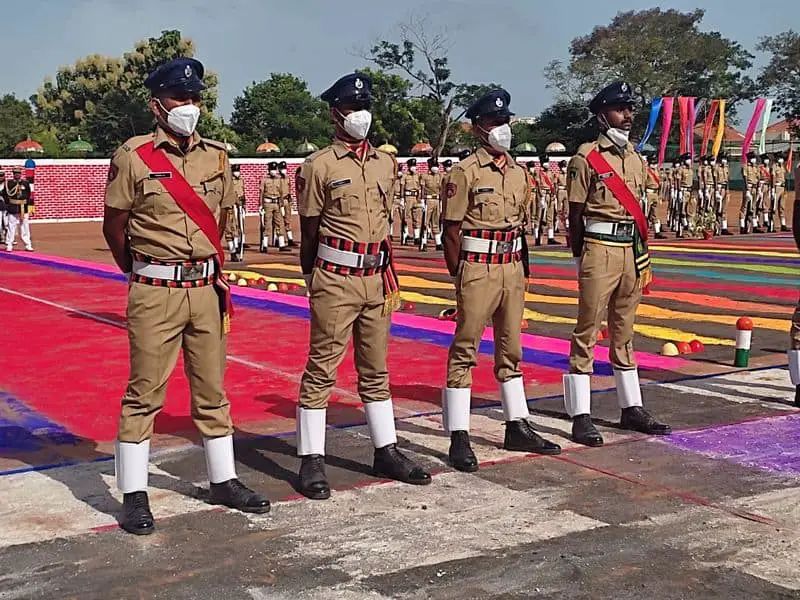 കേരള പോലീസില്‍ അവസരം; വിവിധ തസ്തികകളിലേക്ക് അപേക്ഷിക്കാം
