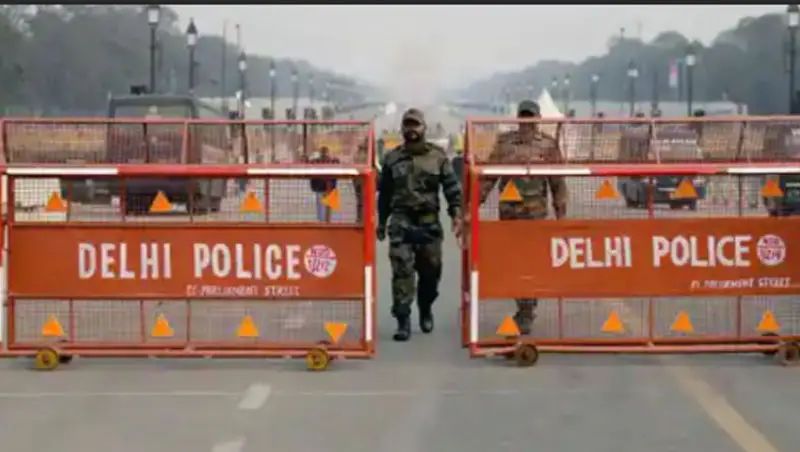 ഡല്ഹിയിൽ രണ്ട് ആശുപത്രികളിലും വിമാനത്താവളത്തിലും ബോംബ് ഭീഷണി