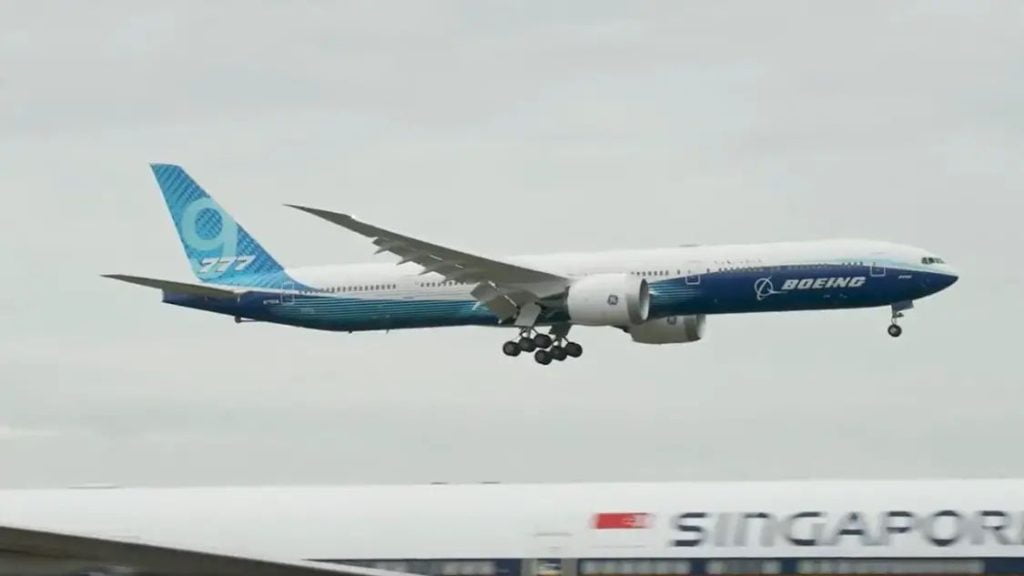 ആകാശച്ചുഴിയില്‍പ്പെട്ട് സിംഗപ്പൂര്‍ വിമാനം; ഒരാള്‍ മരിച്ചു (വീഡിയോ)