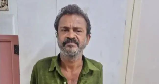 മദ്യം വാങ്ങാന് പണം നല്കിയില്ല; മകന് അമ്മയുടെ സാരിക്ക് തീ കൊളുത്തി