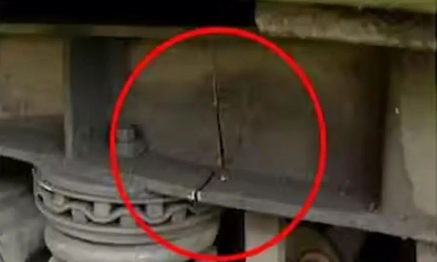 മംഗളൂരു സെന്ട്രല് മെയിലിന്റെ കോച്ചില് വിള്ളല്