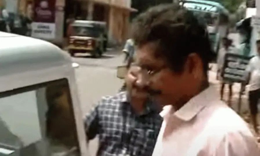 കൈക്കൂലി വാങ്ങുന്നതിനിടെ വില്ലേജ് ഫീല്‍ഡ് അസിസ്റ്റൻഡ് പിടിയില്‍
