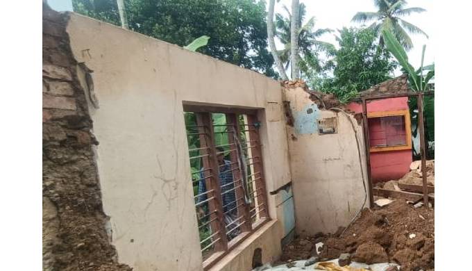 വീടിന്റെ ചുമരിടിഞ്ഞുവീണ് 61കാരി മരിച്ചു