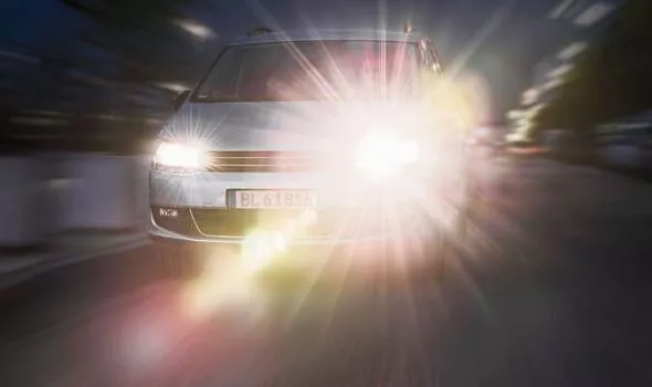 വാഹനങ്ങളിലെ അമിത പ്രകാശം എതിരെ വരുന്ന ഡ്രൈവർമാരെ അന്ധരാക്കും; മുന്നറിയിപ്പുമായി എംവിഡി