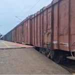 പാസഞ്ചർ വരേണ്ട പ്ലാറ്റ്‌ഫോമിൽ ഗുഡ്സ് ട്രെയിന്‍ നിര്‍ത്തിയിട്ട് ലോക്കോ പൈലറ്റ് ഇറങ്ങിപ്പോയി; വലഞ്ഞ് യാത്രക്കാർ