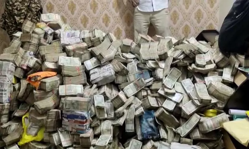 നോട്ടുകൂമ്പാരം; ഝാര്‍ഖണ്ഡ് മന്ത്രിയുടെ സെക്രട്ടറിയുടെ വീട്ടുജോലിക്കാരനില്‍ നിന്ന് കോടികളുടെ കള്ളപ്പണം പിടികൂടി ഇഡി