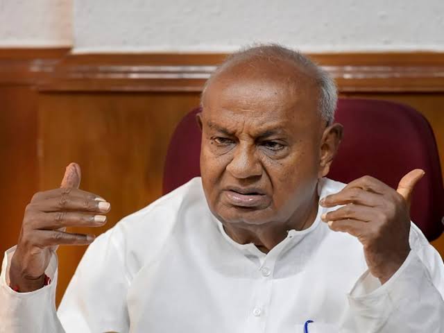 ലൈംഗികാതിക്രമ കേസ്; പ്രജ്വലിനോട് ഇന്ത്യയിൽ തിരിച്ചെത്താൻ ആവശ്യപ്പെട്ട് ദേവഗൗഡ