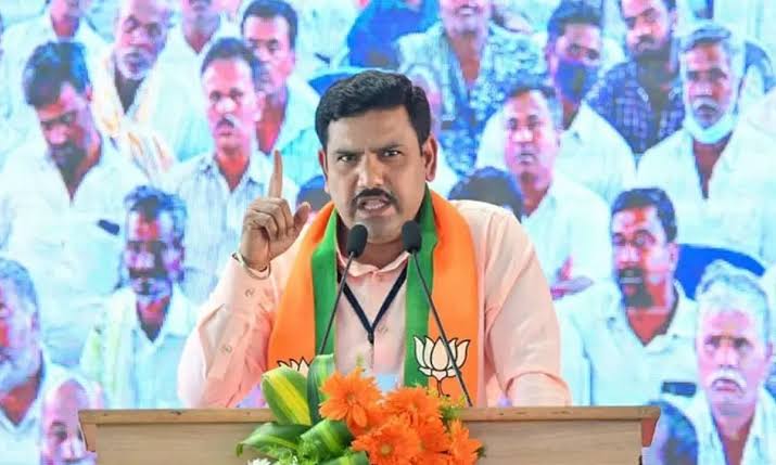 വിമർശനം അതിരുവിടുന്നു; വിജയേന്ദ്രയെ അധ്യക്ഷ സ്ഥാനത്ത് നിന്ന് നീക്കിയാൽ ബിജെപിക്ക് തോൽവി ഉറപ്പെന്ന് മുൻ മന്ത്രി