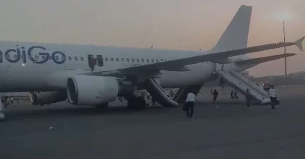 വിമാനത്തിന് ബോംബ് ഭീഷണി; യാത്രക്കാരെ ഒഴിപ്പിച്ചു