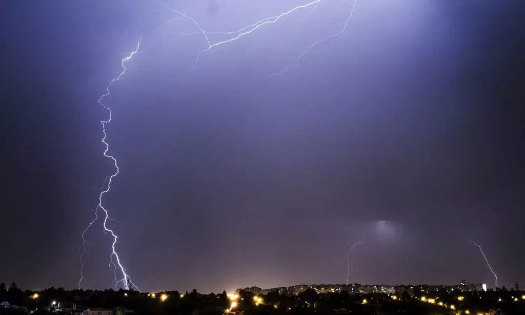 ഇടിമിന്നലേറ്റ് 42കാരിക്ക് ദാരുണാന്ത്യം