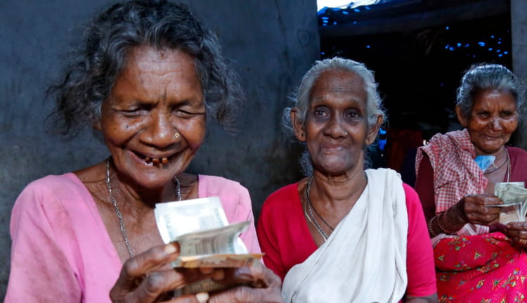 വിഷുകൈനീട്ടം: ക്ഷേമ പെന്‍ഷന്‍ ഒരു ഗഡുകൂടി അനുവദിച്ചു