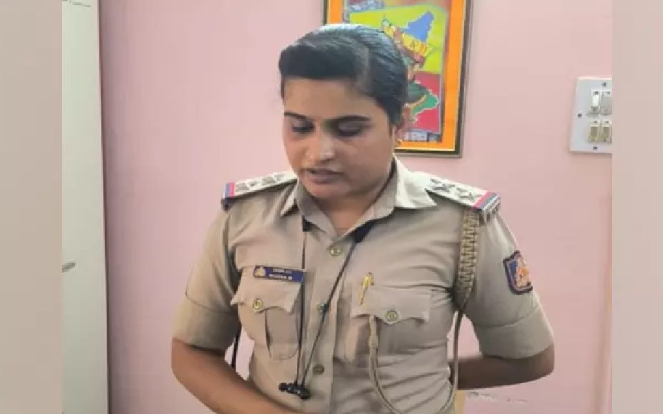 കൈക്കൂലി വാങ്ങുന്നതിനിടെ പോലീസ് ഇൻസ്‌പെക്ടർ പിടിയിൽ