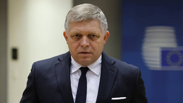 സ്ലൊവാക്യന് പ്രധാനമന്ത്രി റോബർട്ട് ഫിക്കോയ്ക്ക് നേരെ വധശ്രമം, വെടിയേറ്റു, നില അതീവ ഗുരുതരം