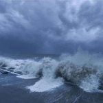 വീണ്ടും ‘കള്ളക്കടൽ’; അതീവ ജാഗ്രത, കേരള തീരത്ത് റെഡ് അലർട്ട് പുറപ്പെടുവിച്ചു