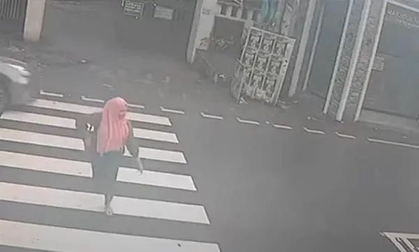 സീബ്രാലൈനില്‍വച്ച്‌ വിദ്യാര്‍ഥിനിയെ ബസിടിച്ച സംഭവം; ഡ്രൈവറുടെ ലൈസൻസ് സസ്പെൻഡ് ചെയ്തു