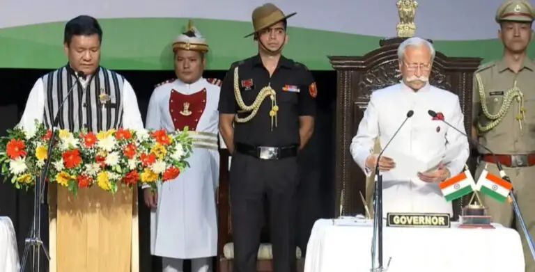 അരുണാചല്‍ പ്രദേശ് മുഖ്യമന്ത്രിയായി സത്യപ്രതിജ്ഞ ചെയ്ത് അധികാരമേറ്റ് പേമ ഖണ്ഡു