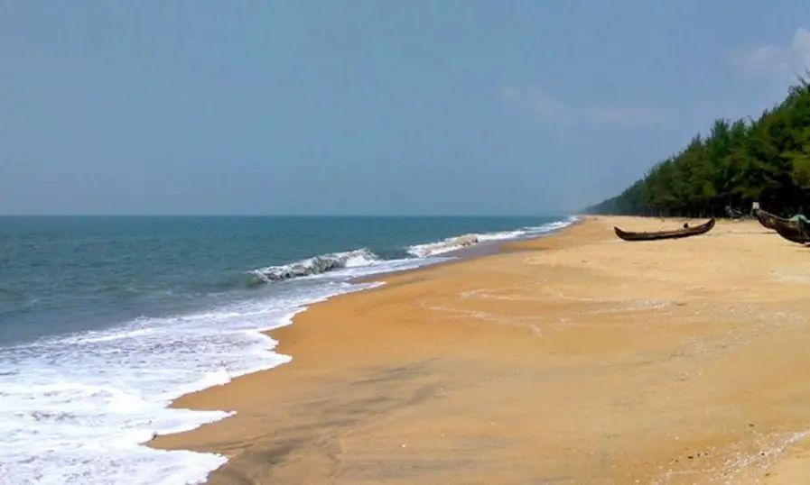 കാപ്പില്‍ ബീച്ചില്‍ മാധ്യമ പ്രവര്‍ത്തകനെ തിരയില്‍പ്പെട്ട് കാണാതായി