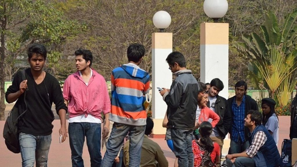 നാലുവര്ഷ ബിരുദ കോഴ്സ് ജൂലൈ ഒന്നിന് ആരംഭിക്കും; ഏകീകൃത അക്കാദമിക് കലണ്ടര് പുറത്തിറക്കി