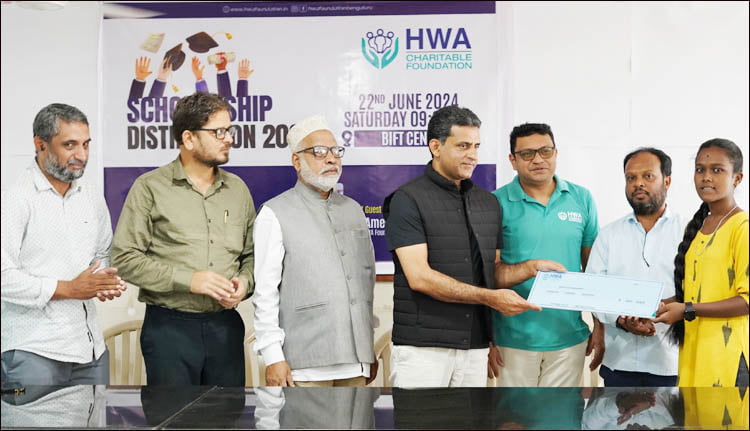 എച്ച്.ഡബ്ല്യു.എ ചാരിറ്റബിള്‍ ഫൗണ്ടേഷന്‍ സ്കോളർഷിപ്പ് വിതരണം