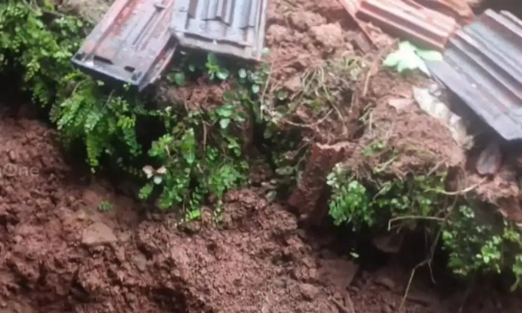 മംഗളൂരുവില് മതിലിടിഞ്ഞ് വീട് തകര്ന്നു; ഒരു കുടുംബത്തിലെ നാലുപേര് മരിച്ചു