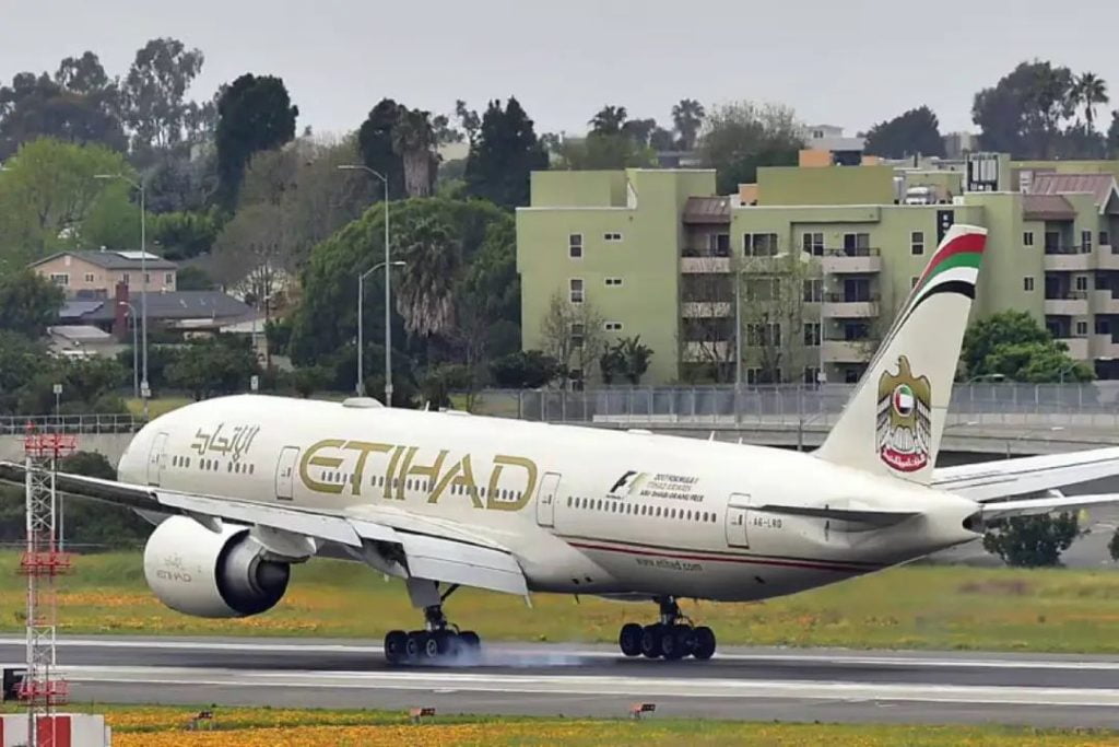 ഇത്തിഹാദ് എയര്‍വേസില്‍ നിരവധി തൊഴിലവസരങ്ങൾ