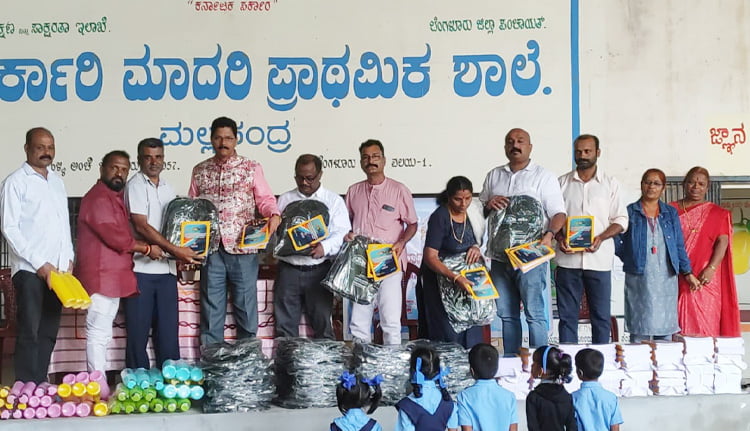 വിദ്യാർഥികൾക്ക് സ്കൂൾ ബാഗും പഠന സാമഗ്രികളും സൗജന്യമായി വിതരണം നടത്തി