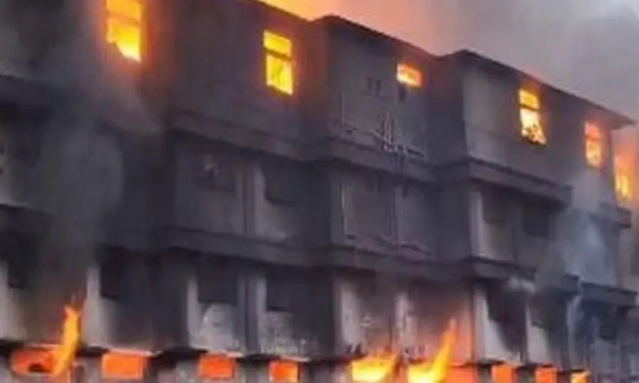 ഡയപ്പര്‍ ഫാക്ടറിയില്‍ തീപിടിത്തം; മൂന്ന് നില കെട്ടിടം കത്തിനശിച്ചു