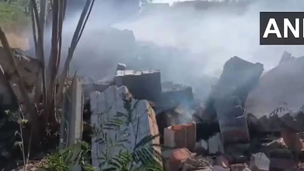 പടക്ക നിര്‍മ്മാണ ശാലയില്‍ സ്ഫോടനം; 4 പേര്‍ മരിച്ചു